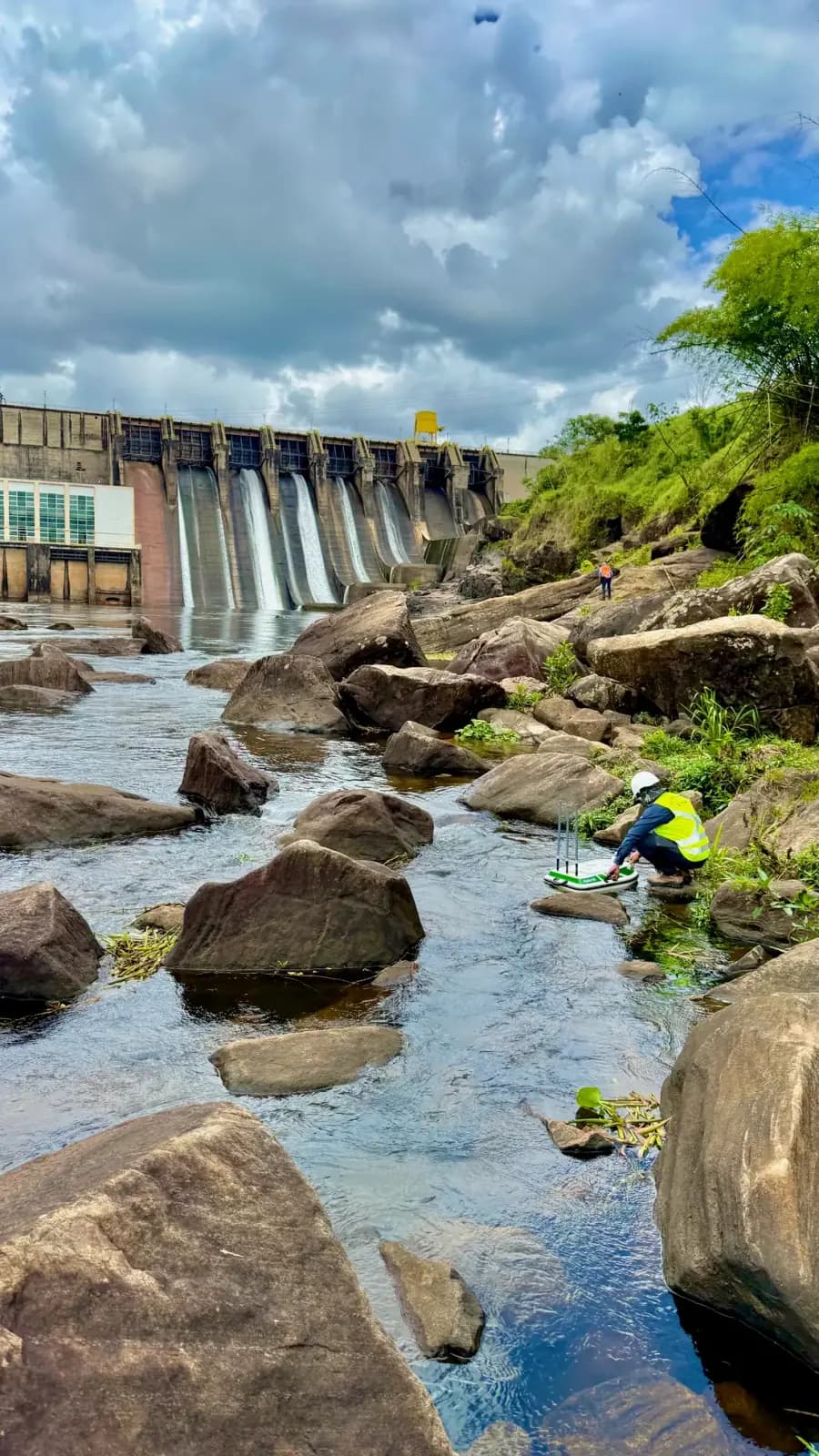 Levantamento batimétrico em barragem