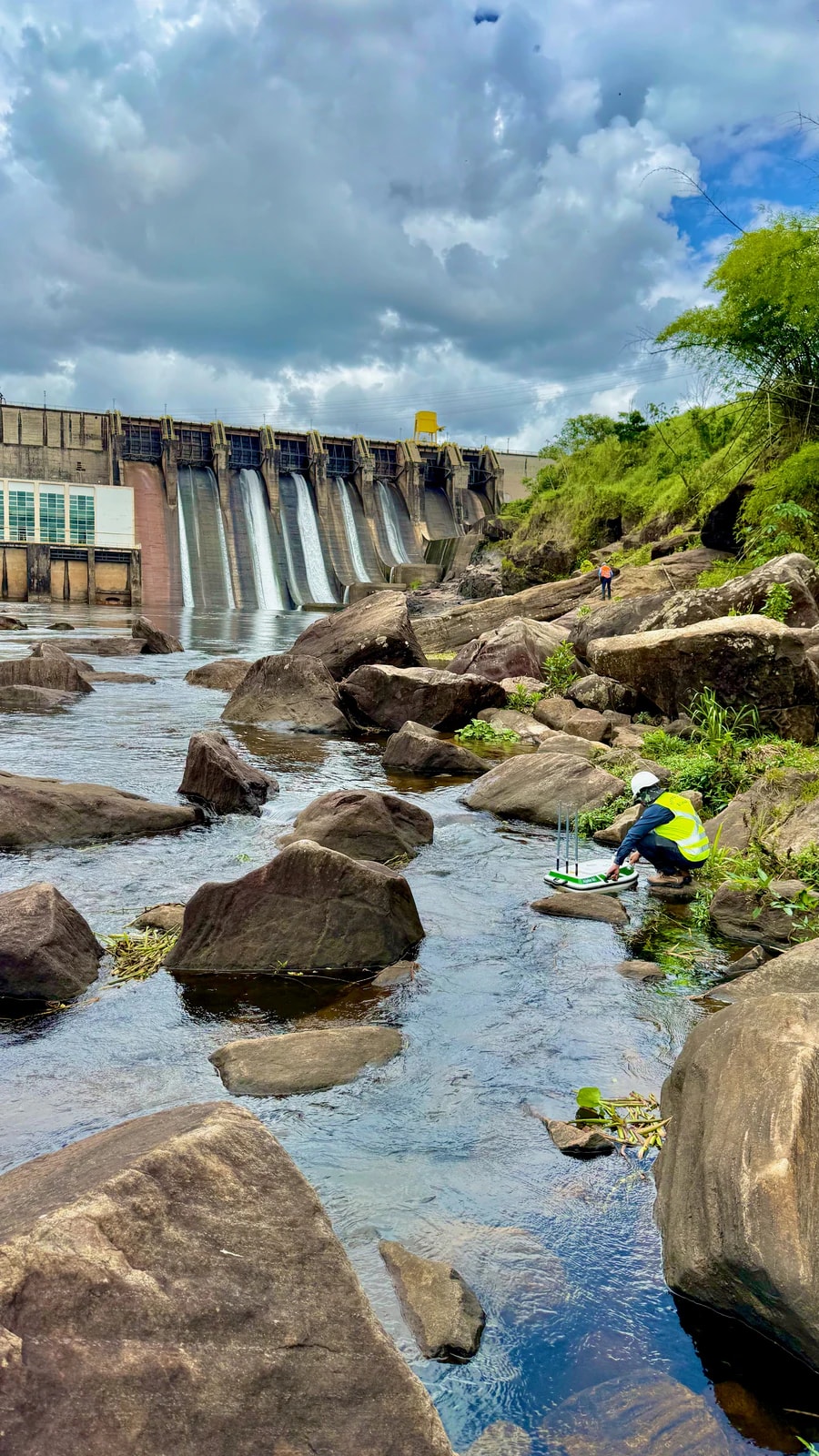 Levantamento batimétrico em barragem